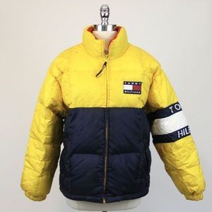 Vintage Puffer jacket. Size medium. Real down jacket. Good condition.